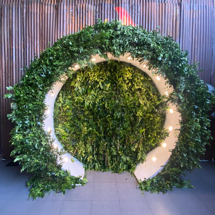 Arco redondo con luces 
2.20m de Altura
1.98m Diámetro  Interno 
2.60m Diámetro externo 
Alquiler con Follaje 
$ 800.000

 Adicional fondo de follaje 
 $180.000