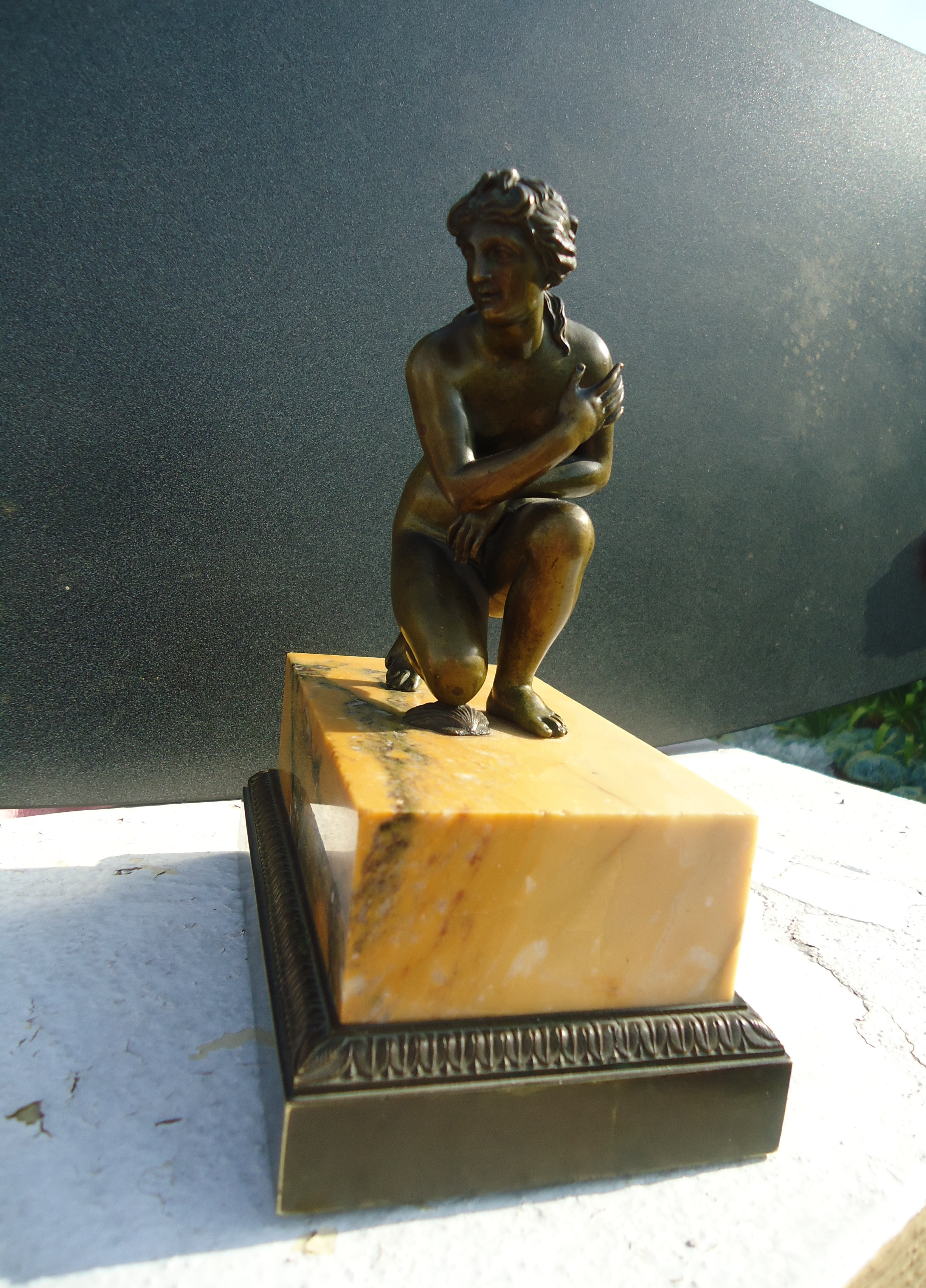 7
Antoine Coysevox
La musa de la concha
Escultura en bronce
18 x 10 x 20 cm