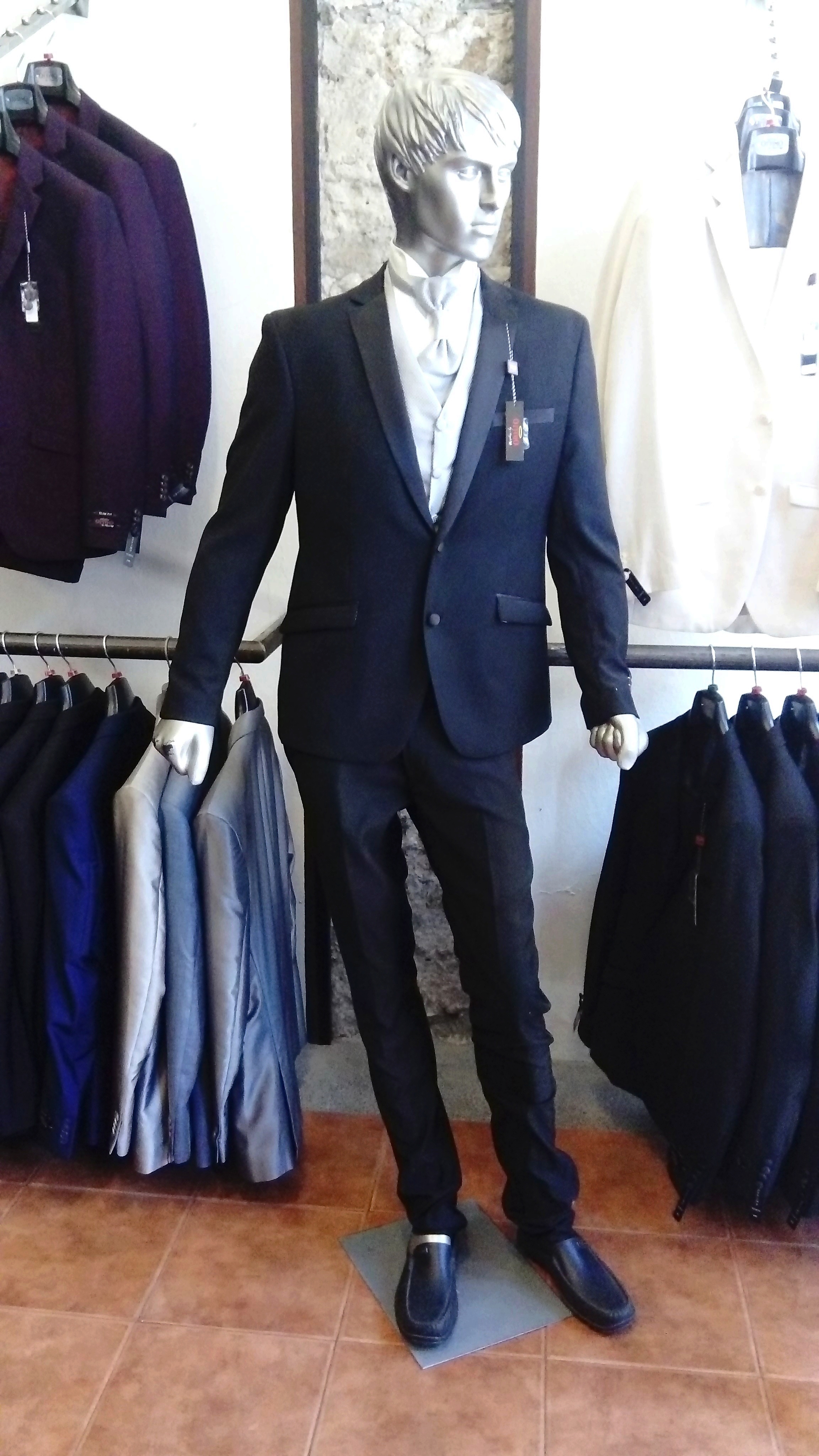     SMOKING OTTIMO $ 3,200.00  