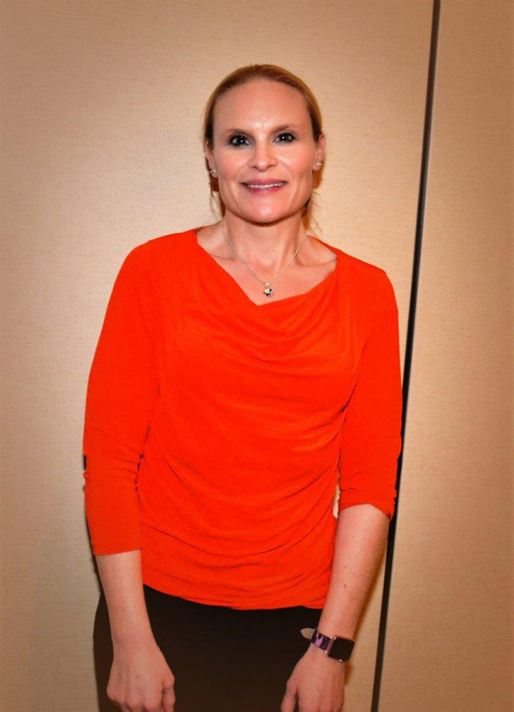 https://0201.nccdn.net/4_2/000/000/04b/787/Laura-Forbe-Senior-Analys-at-Keorney-Company-winner-of-the-free-lunch-1-723x1000.jpg