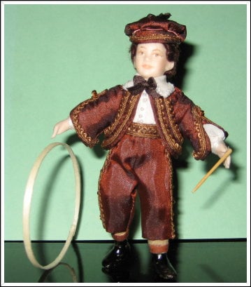 12TH SCALE 
VICTORIAN BOY
WITH HOOP