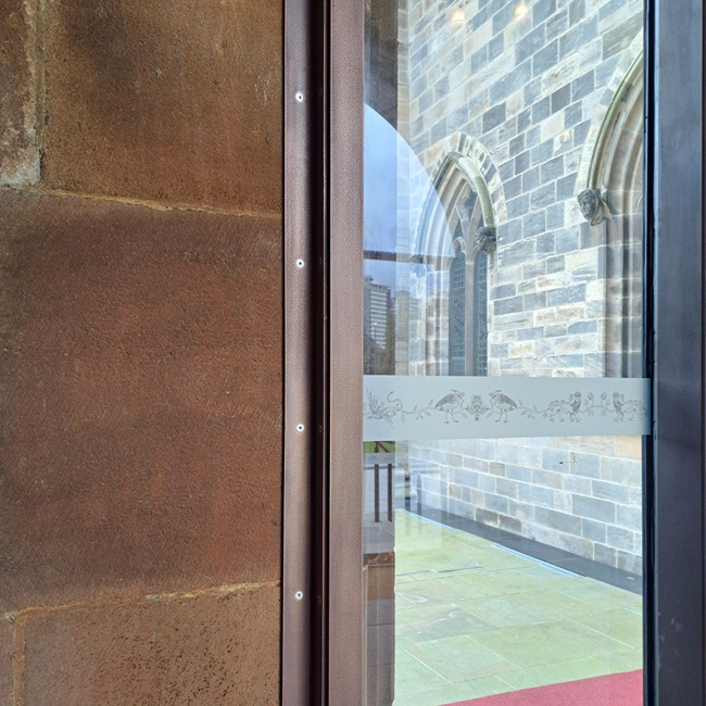 Extrusion in AM.2 bright bronze