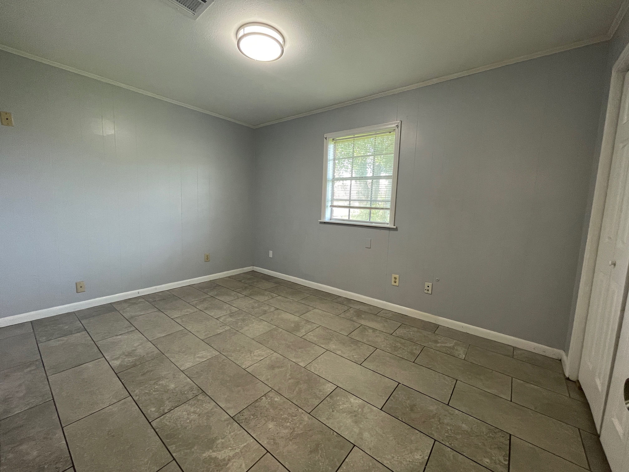 https://0201.nccdn.net/4_2/000/000/04b/787/bedroom-3--2-.jpg