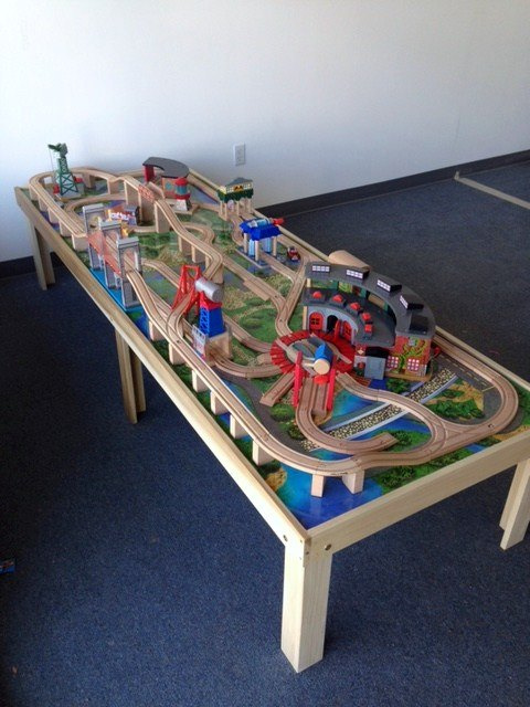 https://0201.nccdn.net/4_2/000/000/04b/787/big-train-table-480x640.jpg