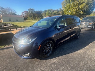 2018 Chrysler Pacifica
Leather / TV Monitors
Leather
102,000 Miles