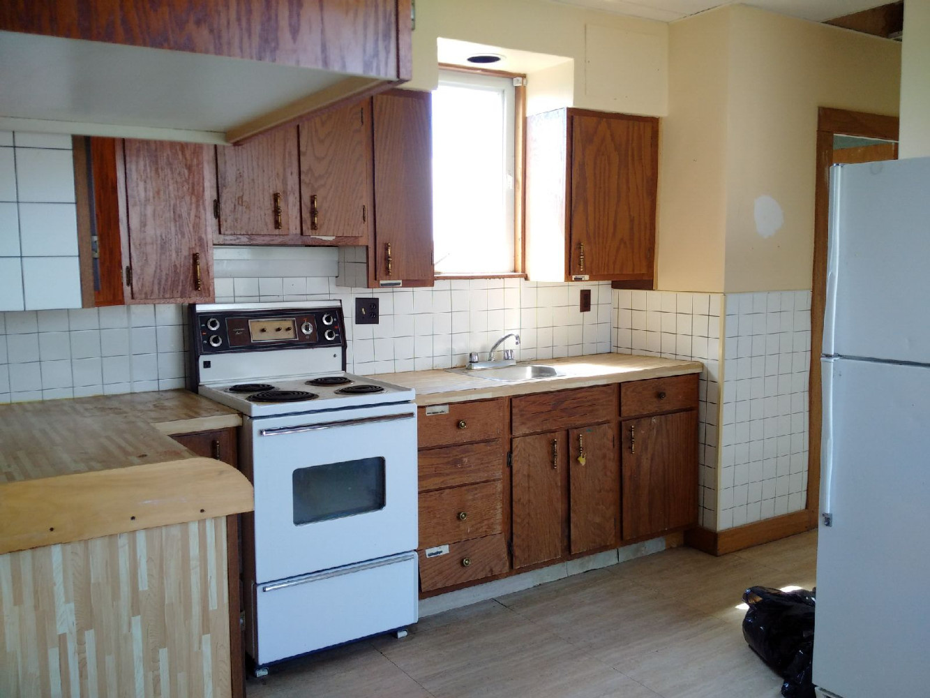 145 Metcalf #2 Kitchen