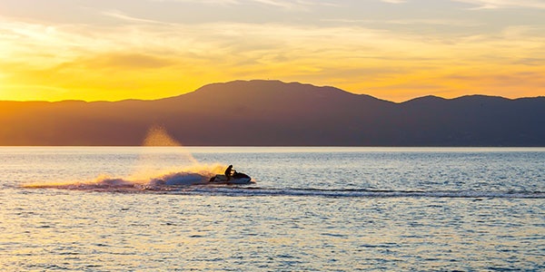 Ride A Water Scooter To The Sea For Rent