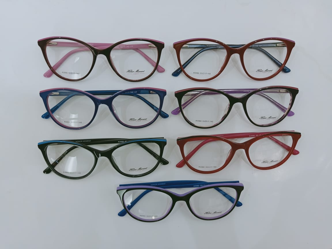 Modelo: A3060
Colores: Morado, Azul, Rojo, Negro