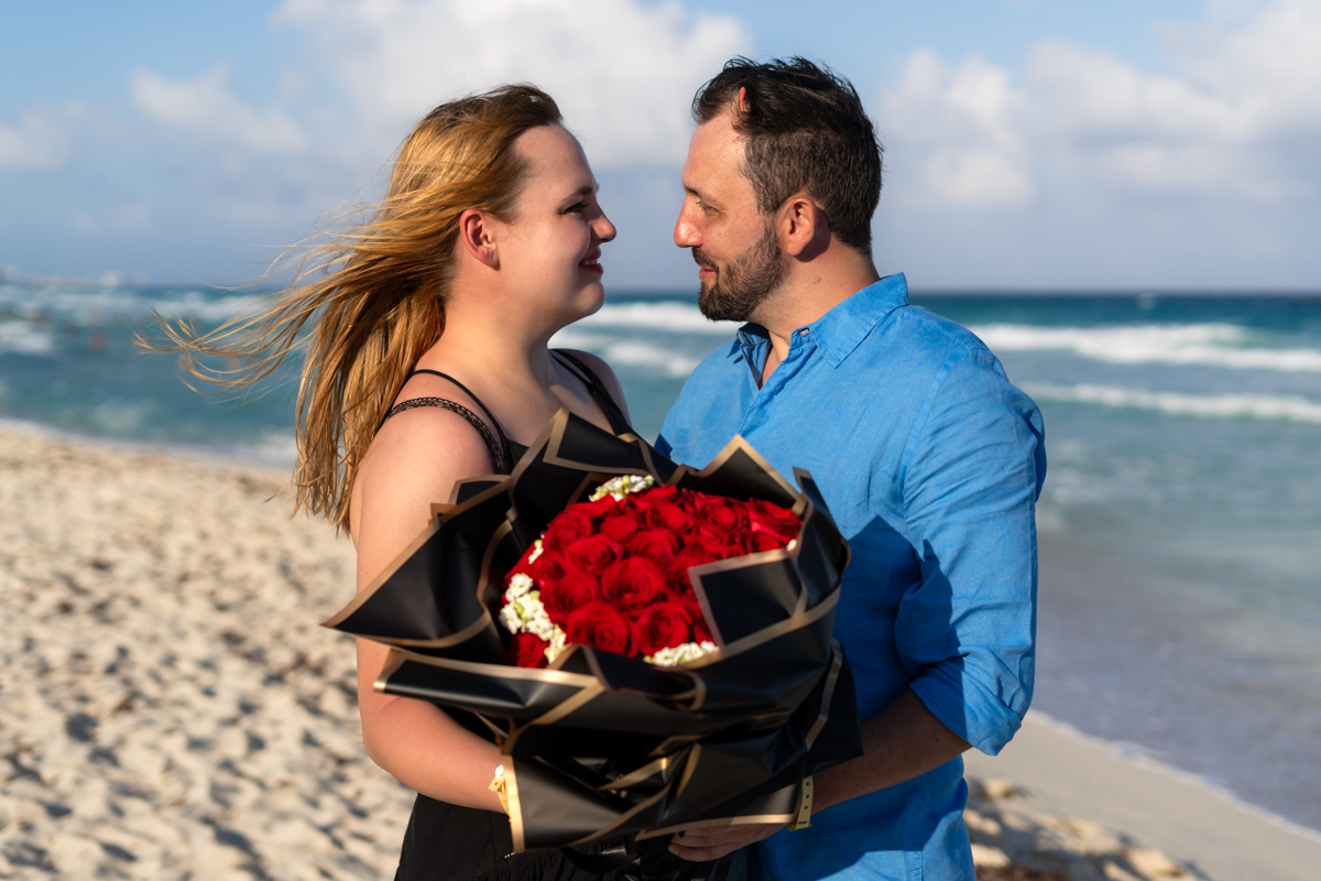 https://0201.nccdn.net/4_2/000/000/04c/a91/mariachi-surprise-playa-delfines-cancun-couple-session-lux-artif.jpg
