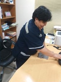 Arrow hitting a target icon