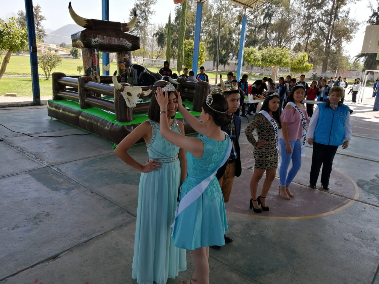 Salma Flor Estudiantil 2019, Corona a Dana Flor Estudiantil 2020