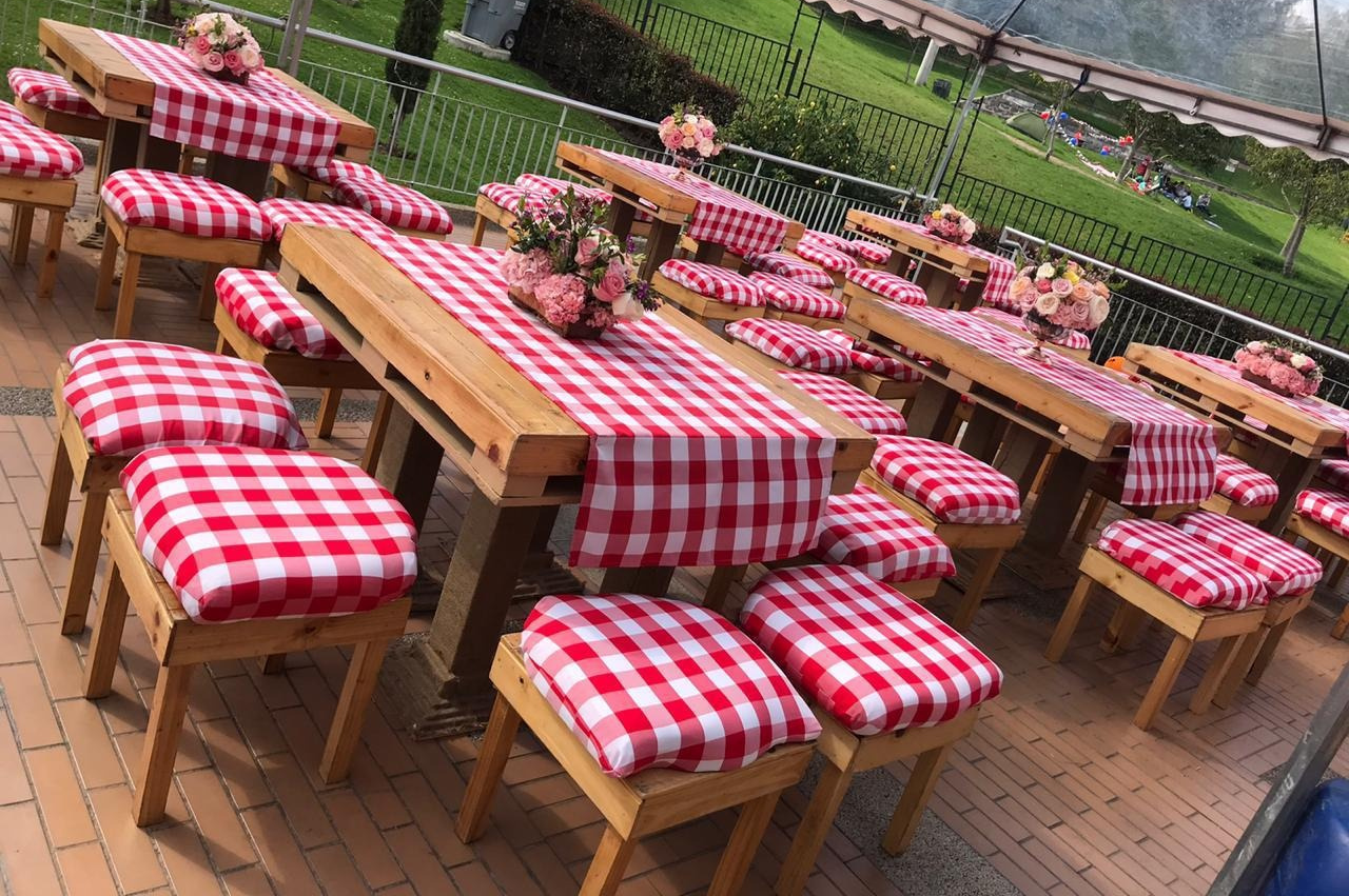 Cojin a Cuadros
Medidas 50x50cm
$5.000 Alquiler