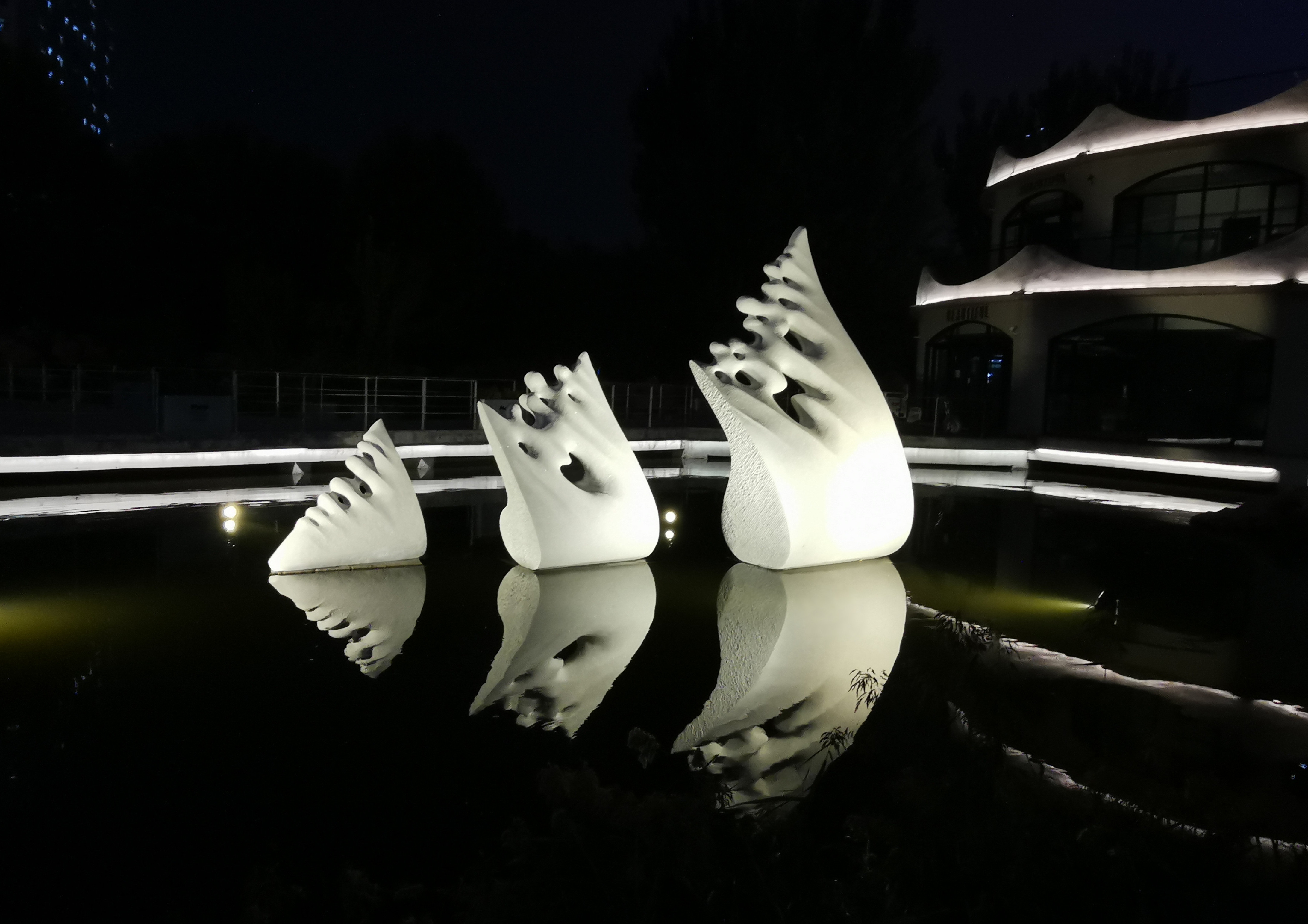 Soaring Symphony- White granite - H.400 cm.- HAFA, Academy of Fine Arts - Habei, China
