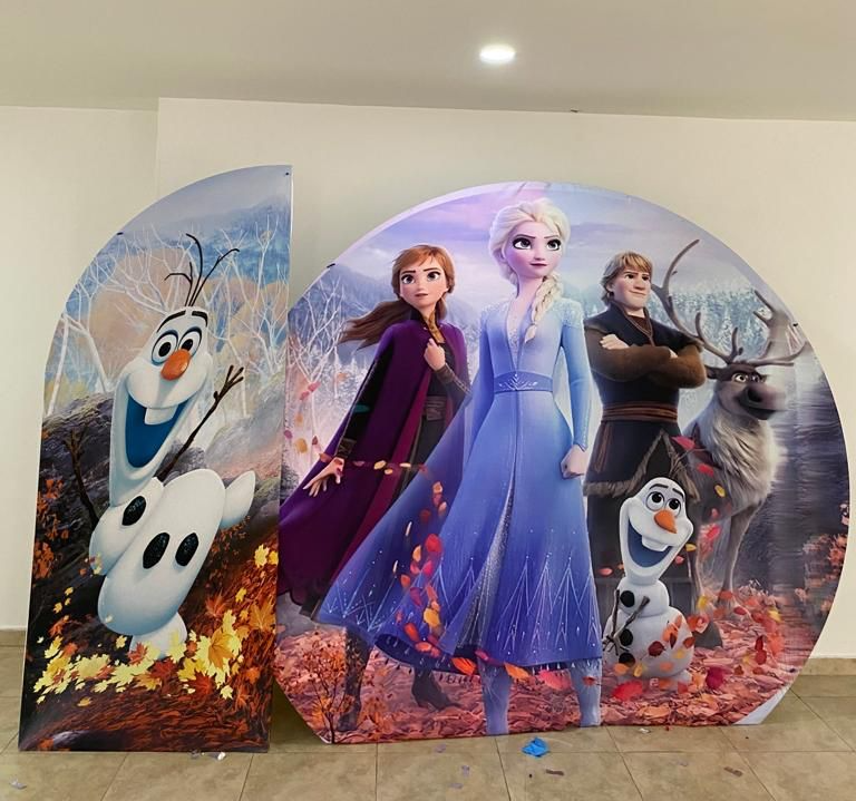 Pared Circular Temática Frozen
$250.000 en Alquiler
Diámetro 2.60m
Panel Media luna Olaf
$80.000 en Alquiler
·2.20 de altura x 91 de ancho