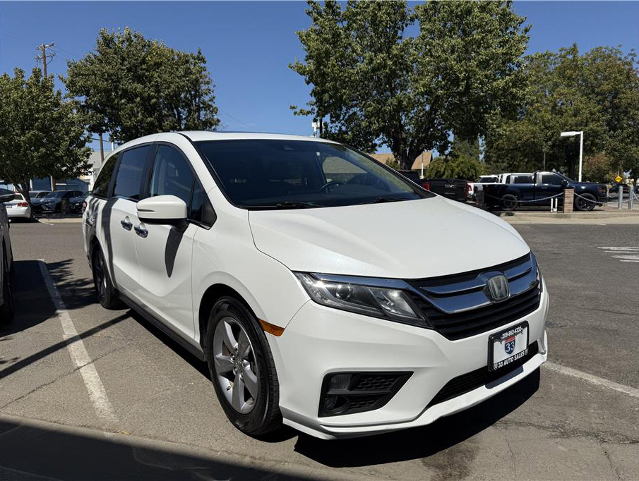 2020 Honda Odyssey from 33 Auto Sales
Miles: 110,491
Drive: FWD
Trans: Automatic, 10-Spd
Engine: V6, i-VTEC, 3.5 Liter
Stock: 1729
VIN: 5FNRL6H73LB069953
