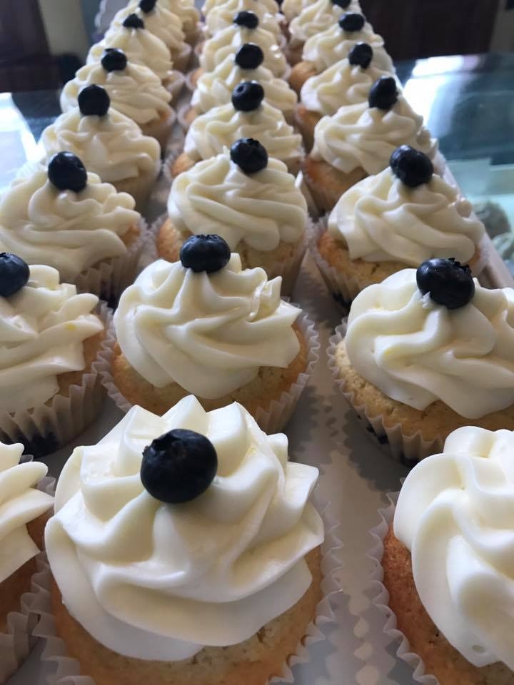 https://0201.nccdn.net/4_2/000/000/051/0ce/BlueberryWhippedCreamCupcakes-720x960.jpg