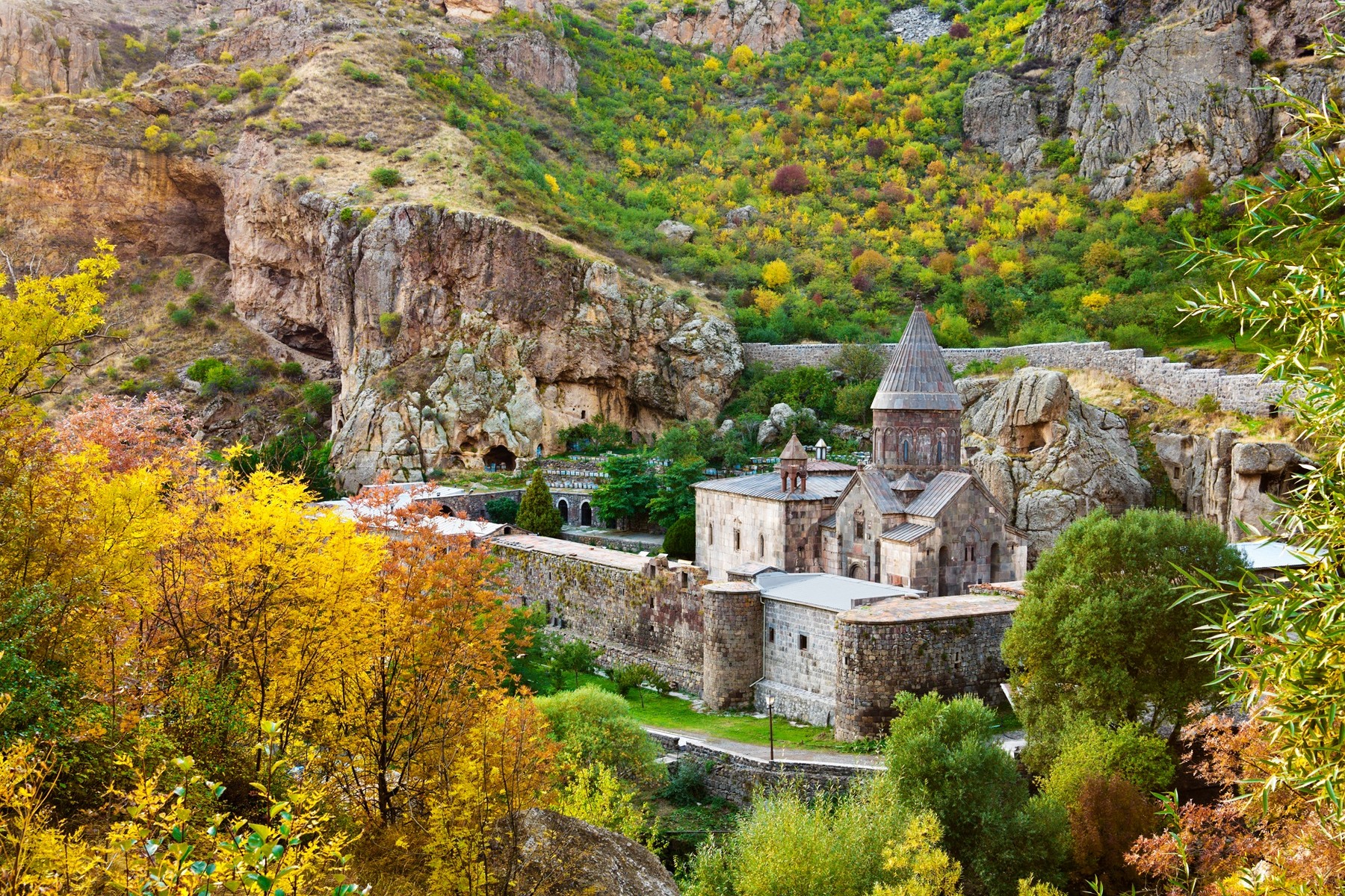 https://0201.nccdn.net/4_2/000/000/051/0ce/armenia1.jpg