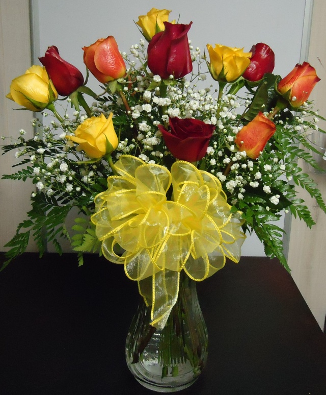 (13) Dozen Mix Roses
$90.00
(Colors May Vary)