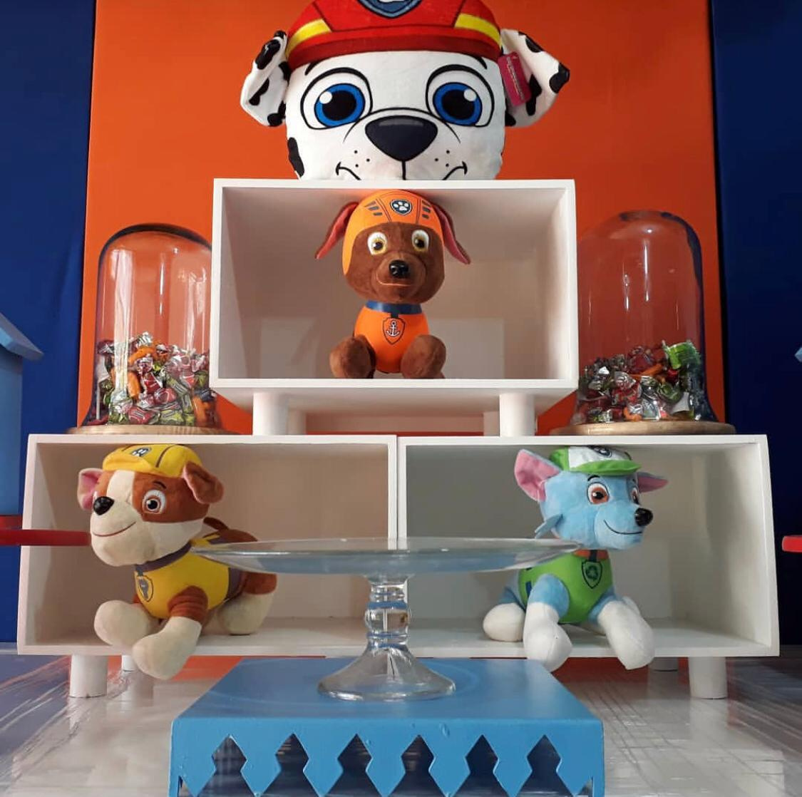 Bases tipo Tv para la mesa de Dulces 
24 cm Altura  
40 cm largo 
$30.000 
Precio Unitario