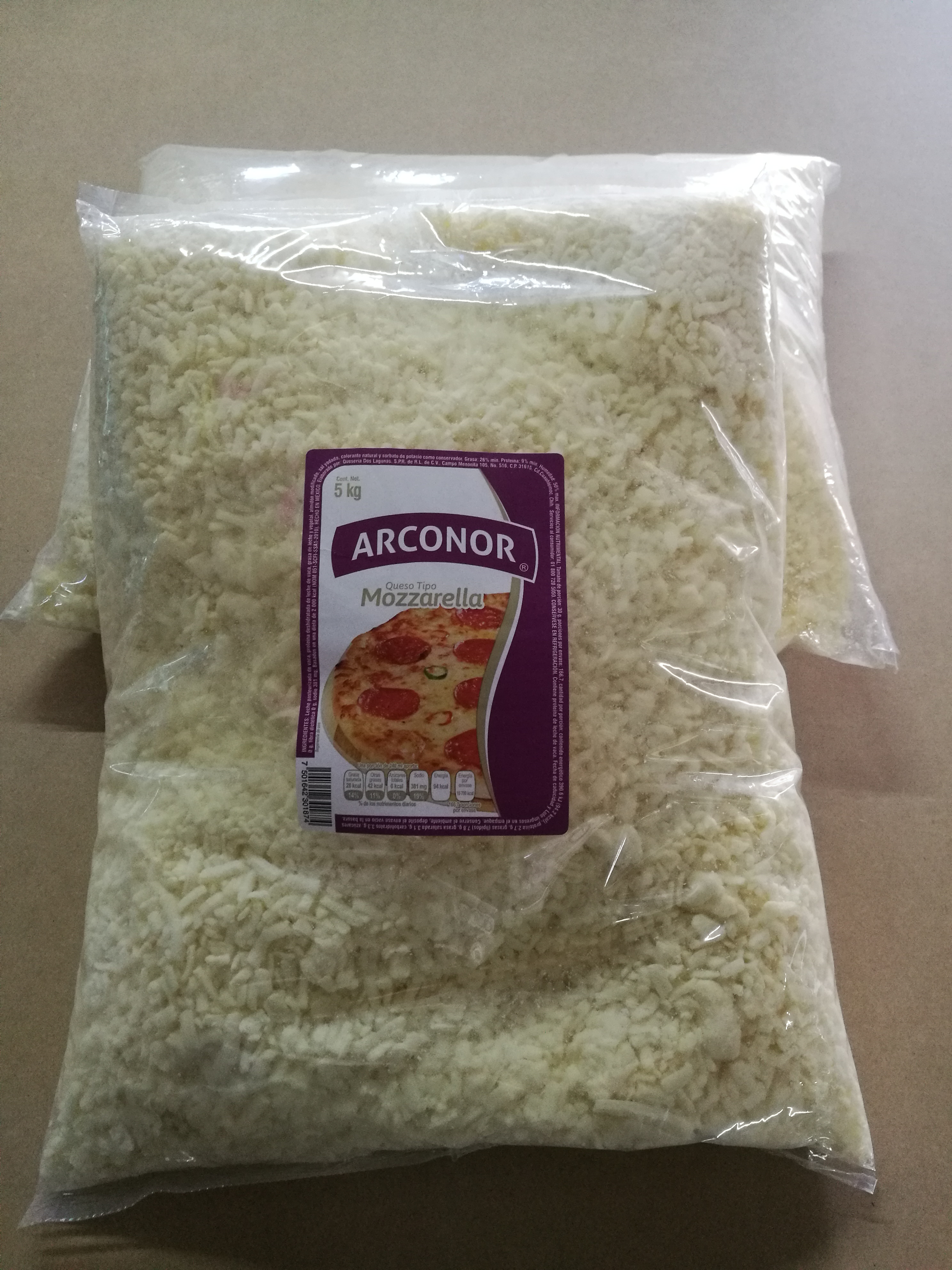 Queso tipo mozzarella rallado. Bolsa de 5 kgs.
$95.00 kilo, precio mayoreo.
$107.00 kilo, precio menudeo.
