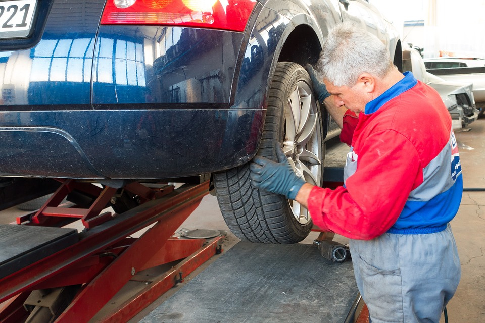https://0201.nccdn.net/4_2/000/000/053/0e8/auto-repair-984946_960_720-960x640.jpg