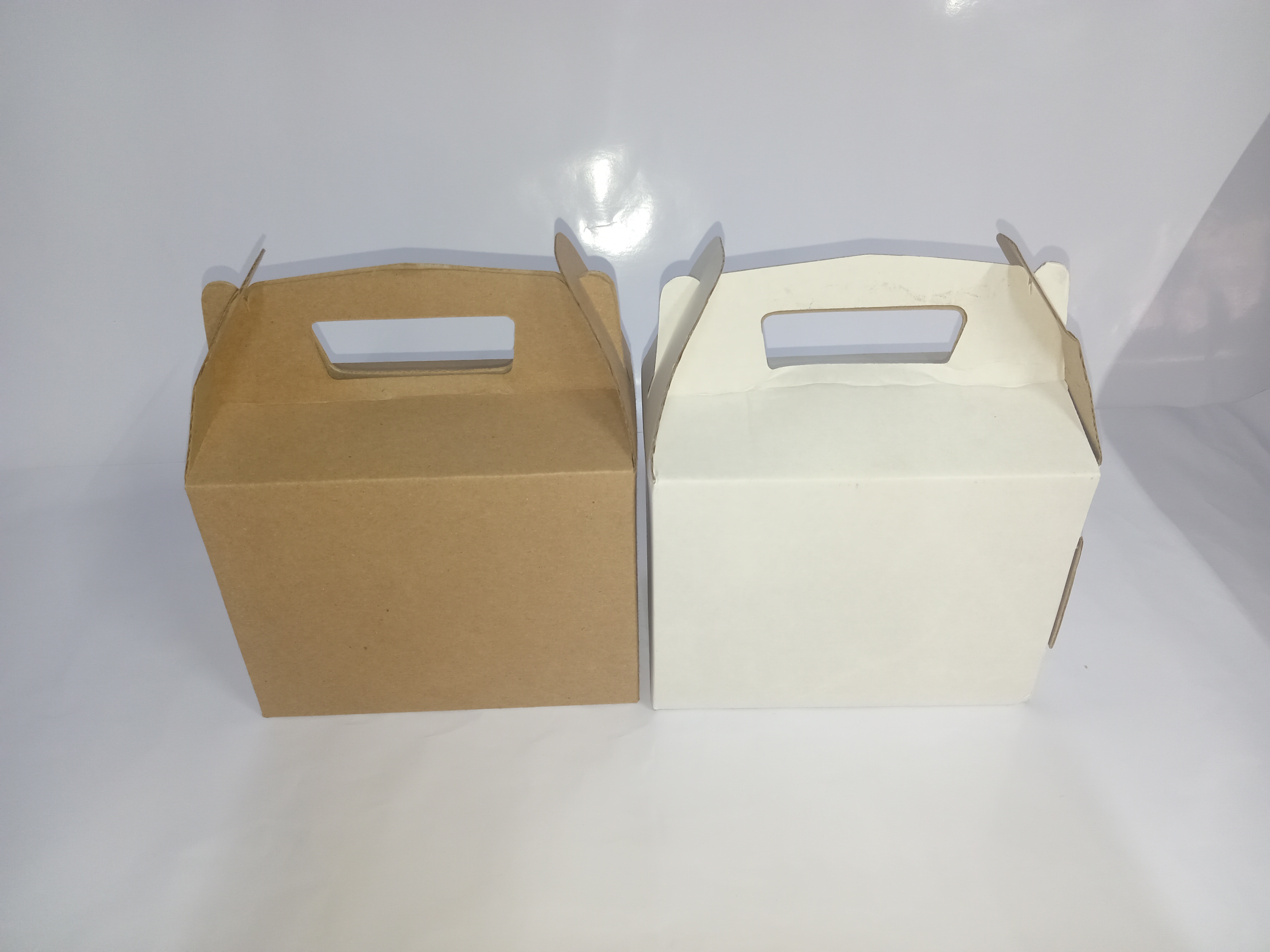 LONCHERA NUTRISA
MEDIDAS 18X10X14 cm
DISPONIBLE EN KRAFT Y BLANCO