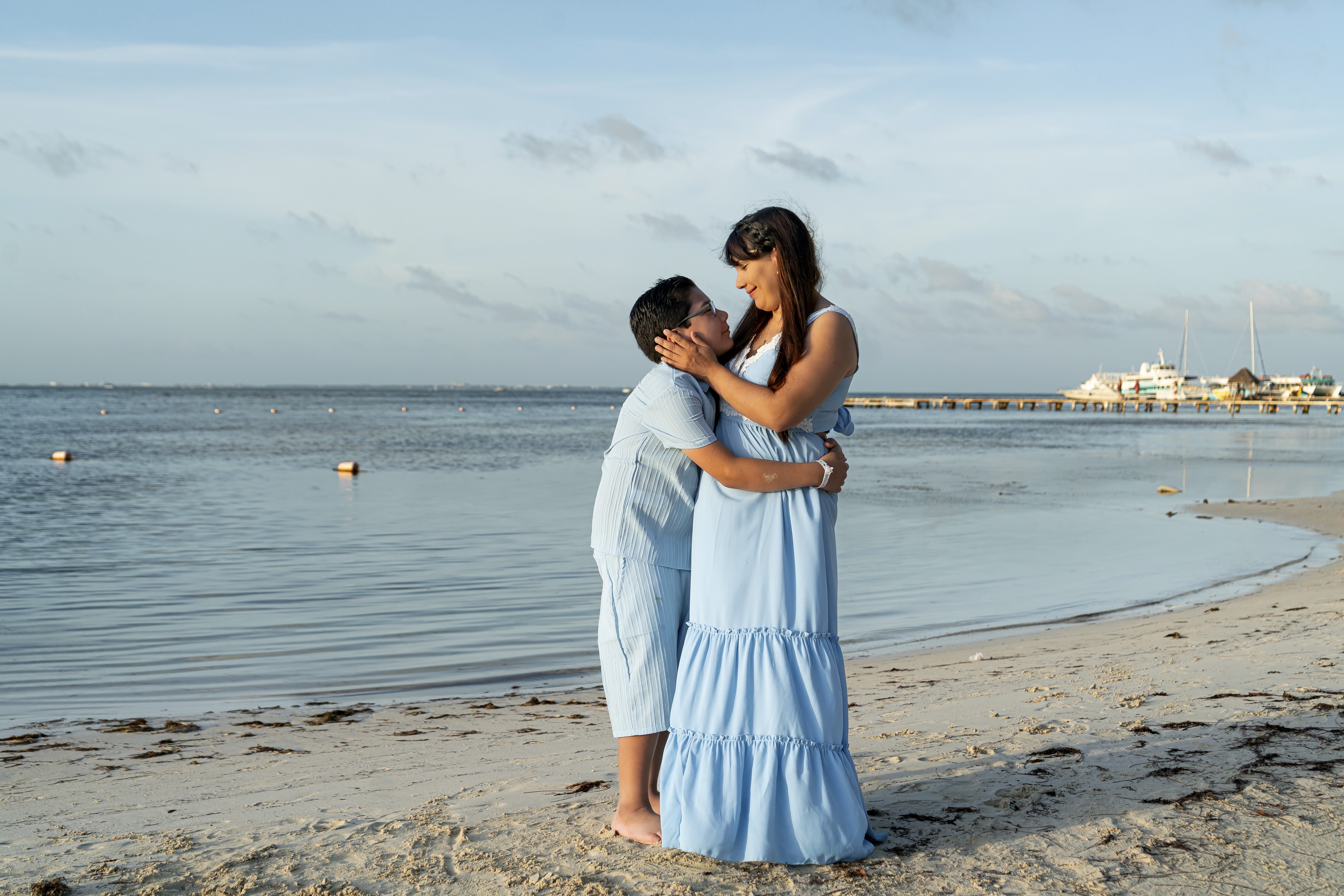 https://0201.nccdn.net/4_2/000/000/053/0e8/luxartifices-riviera-maya-beach-family-photos0008.jpg