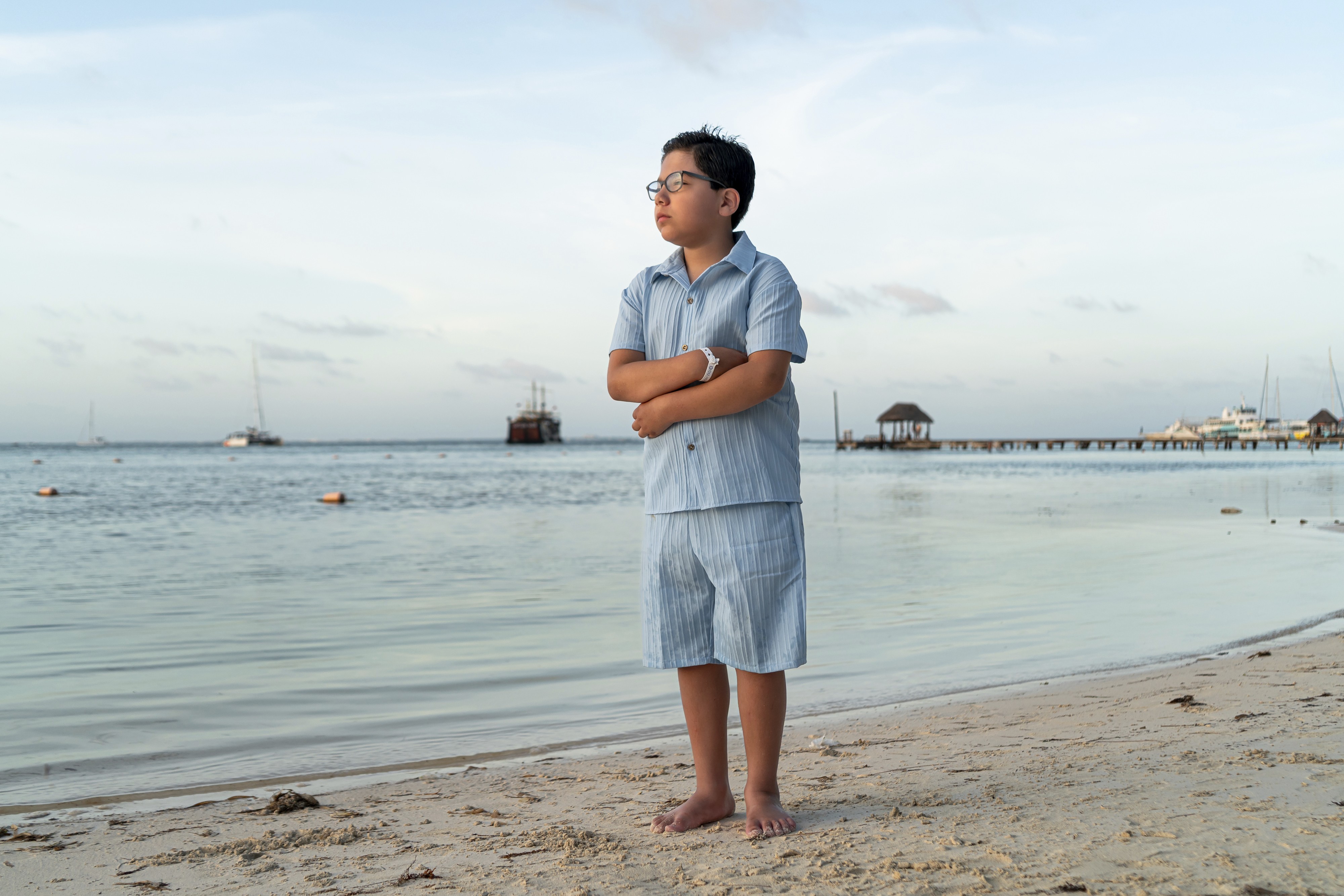 https://0201.nccdn.net/4_2/000/000/053/0e8/luxartifices-riviera-maya-beach-family-photos0033.jpg