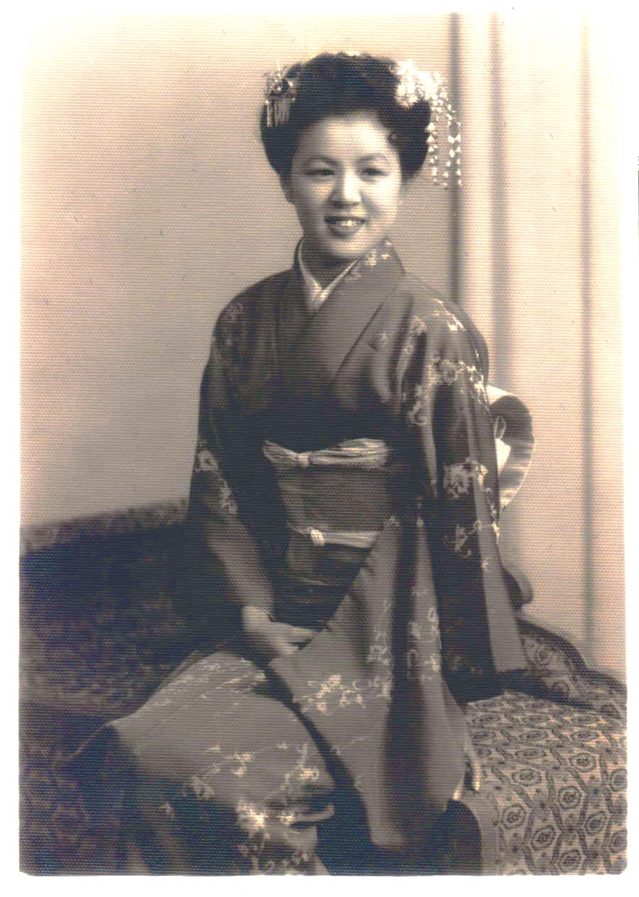 https://0201.nccdn.net/4_2/000/000/053/0e8/mother-in-kimono-1956.jpg