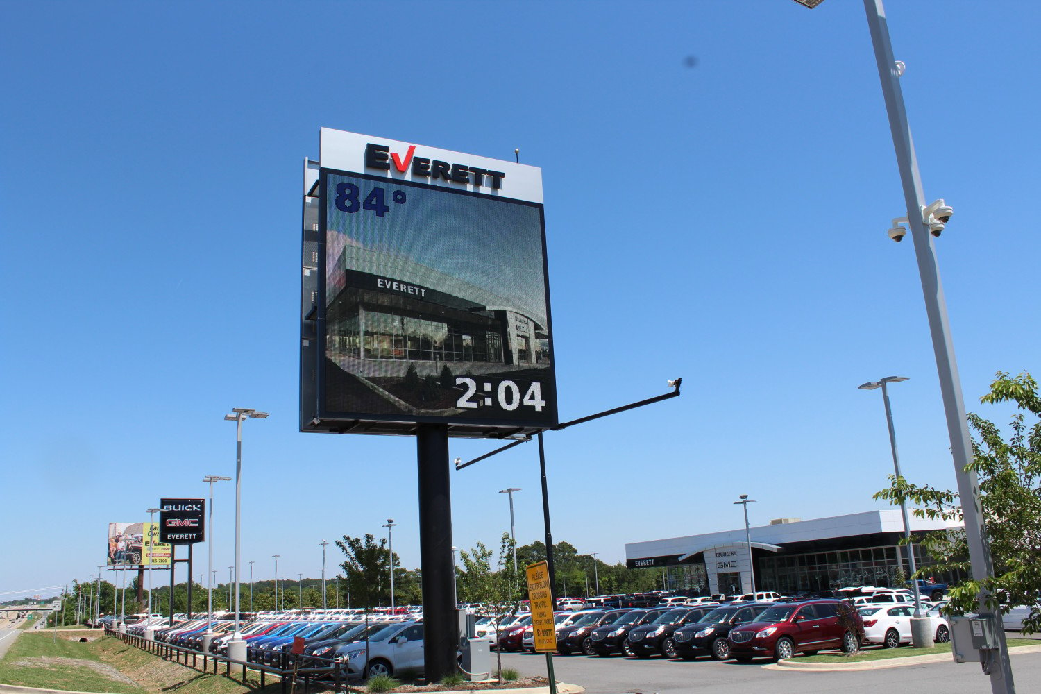 20'x20' 2 sided 19mm Watchfire Display with lighted reverse lit channel letters. Located at Everett Buick GMC in Bryant, Arkansas.