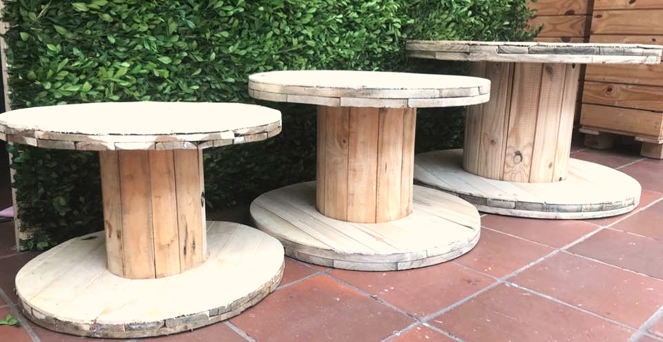 Carretes de Madera
Grande 56,cm Alto x 89cm Diámetro $ 40.000
Mediano 45cm Alto x 65cm Diámetro $30.000
Pequeño 38,5cm Alto x 58n Diámetro $ 20.000