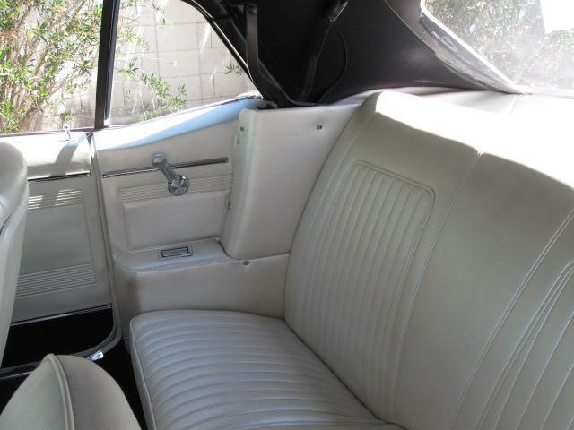 Windows roll up and down fine.