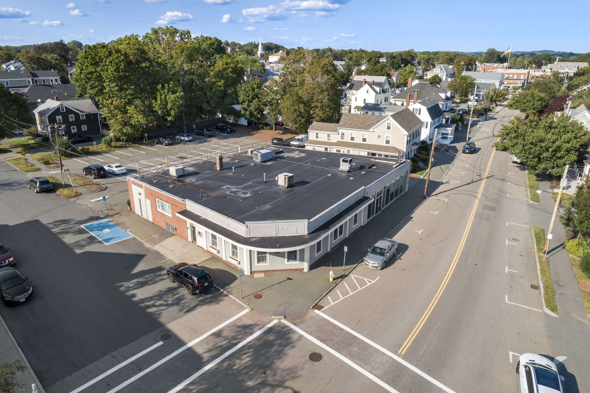 https://0201.nccdn.net/4_2/000/000/056/7dc/5-web-or-mls-81elmstdanvers--5-.jpg