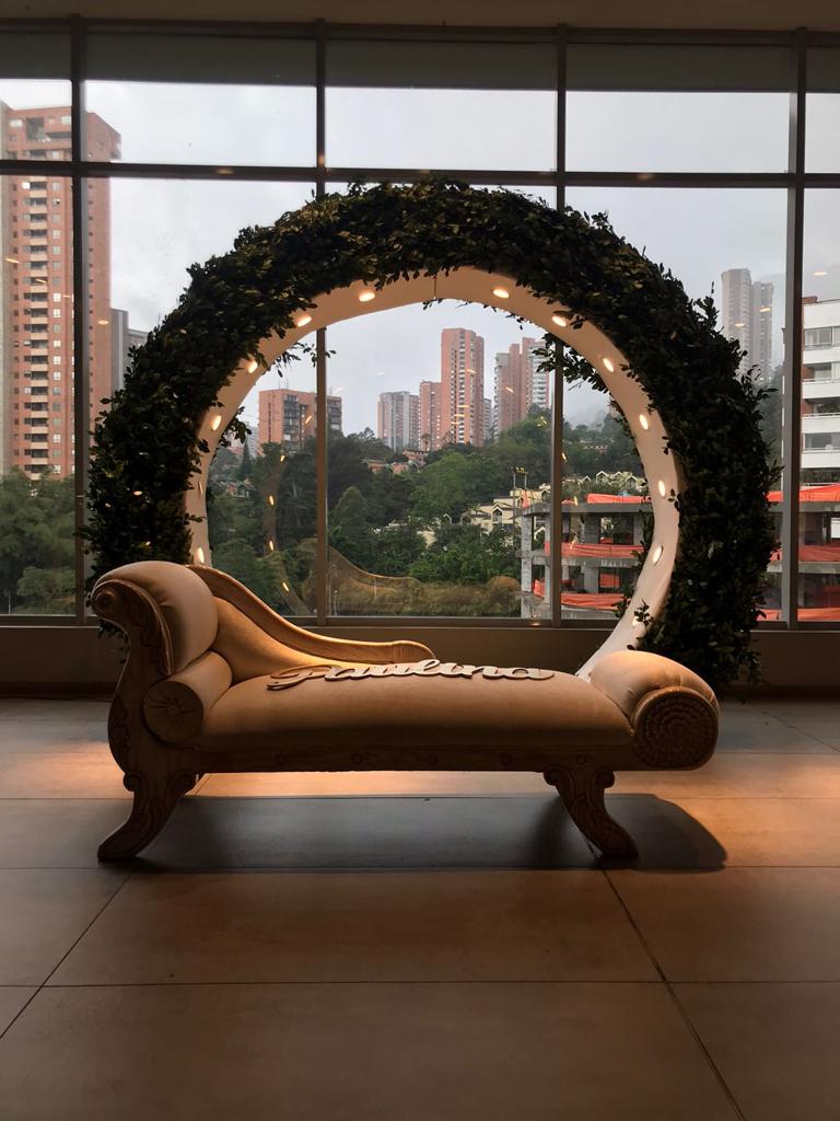 Arco redondo con luces 
2.20m de Altura
1.98m Diámetro  Interno 
2.60m Diámetro externo 
Alquiler con Follaje 
$ 800.000