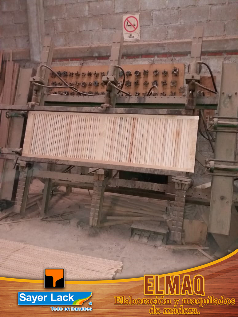 MÁQUINA NEUMÁTICA PARA ENSAMBLE
DE PUERTA DE PERSIANA