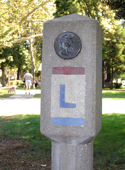 Photo of Lincoln Highway signpost in Davis.