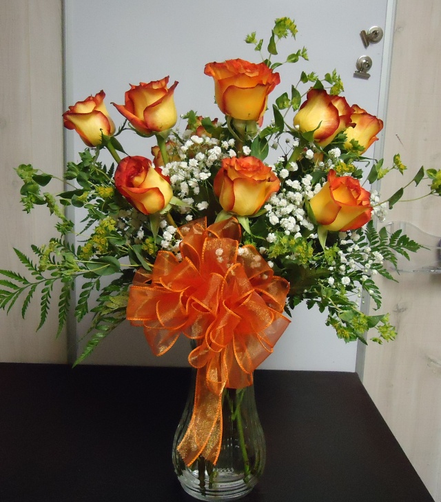 (12) Dozen High & Magic Roses
$85.00
(Rose Colors May Vary)