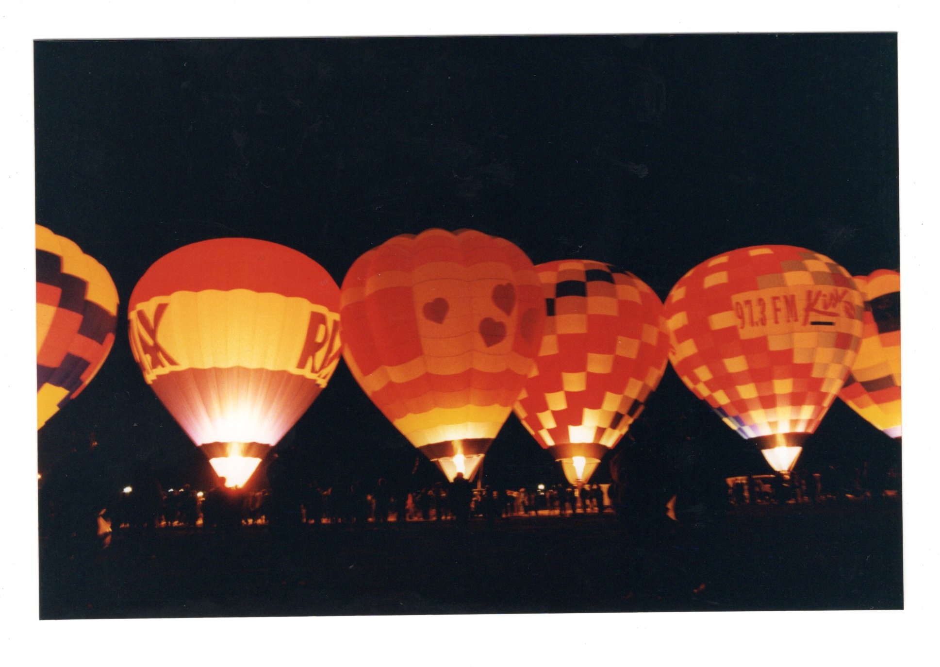 https://0201.nccdn.net/4_2/000/000/056/7dc/hot-air-balloons--34--1937x1374.jpg