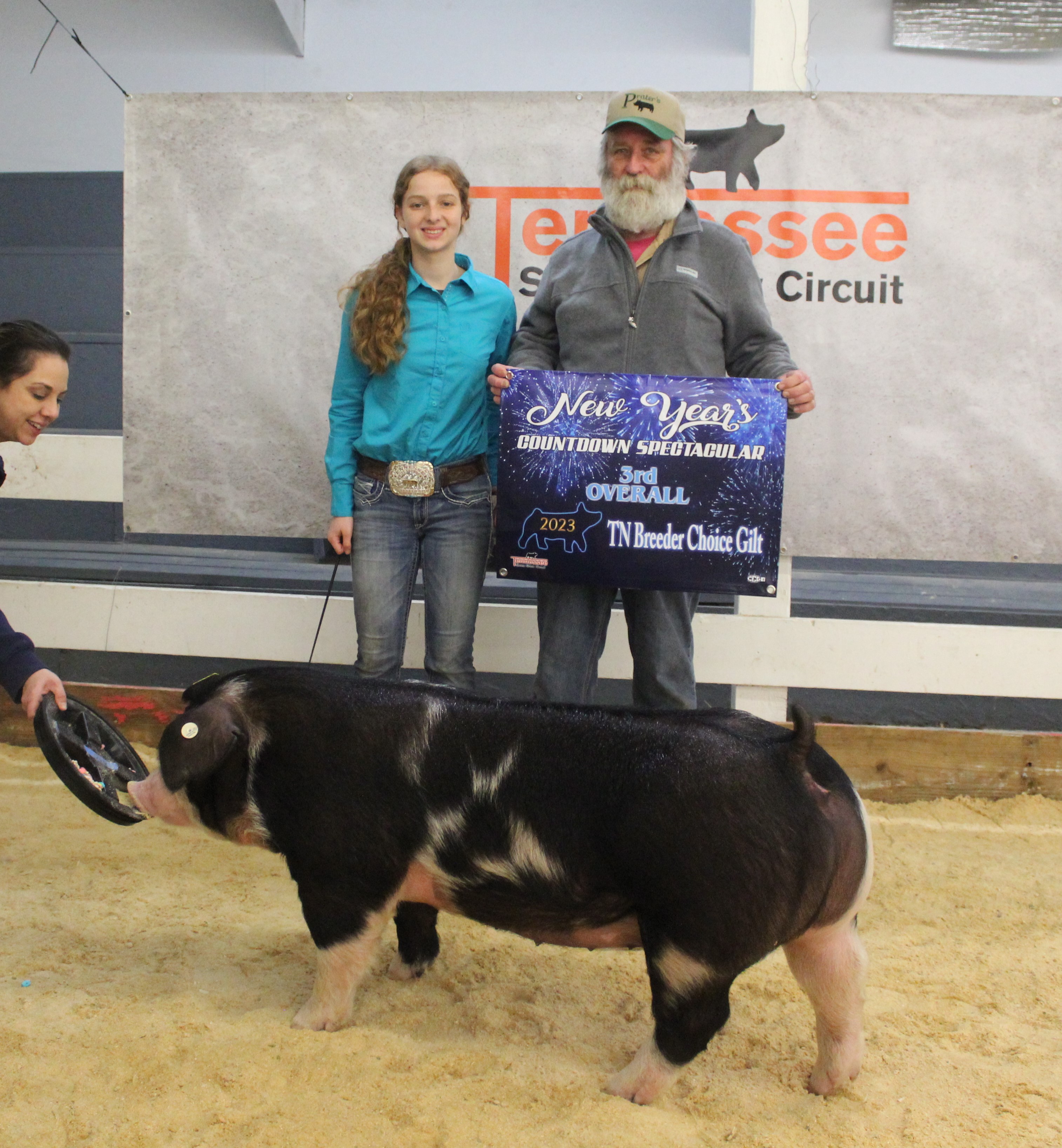 Jacey Bowers
2022 New Year's Spectacular
Day 1 - Reserve Champion Spot Gilt - Champion TN Bred Spot Gilt 
4th Overall Purebred Gilt
Day 2 - 3rd Breeders Choice Gilt