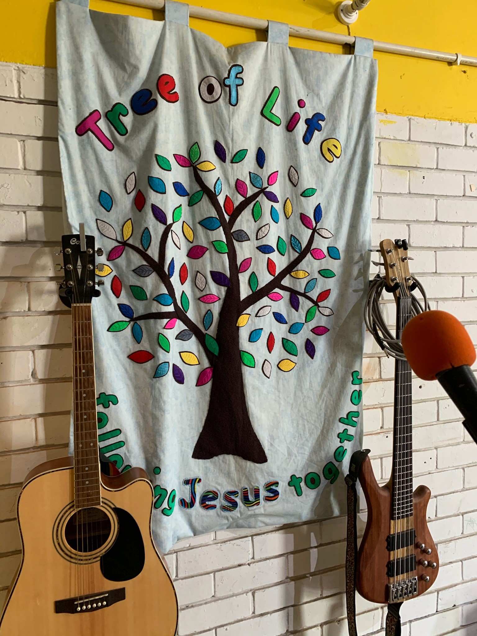 https://0201.nccdn.net/4_2/000/000/056/7dc/tree-of-life-flag.jpg