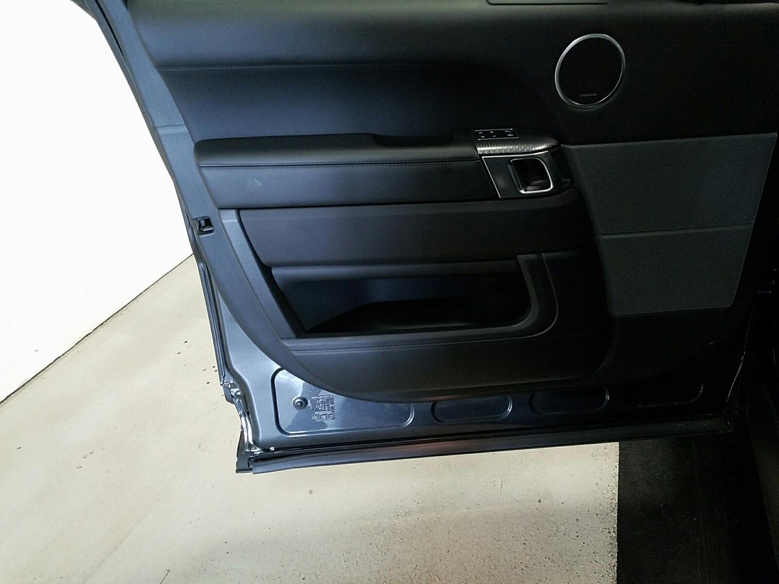 DRIVERDOORPANEL