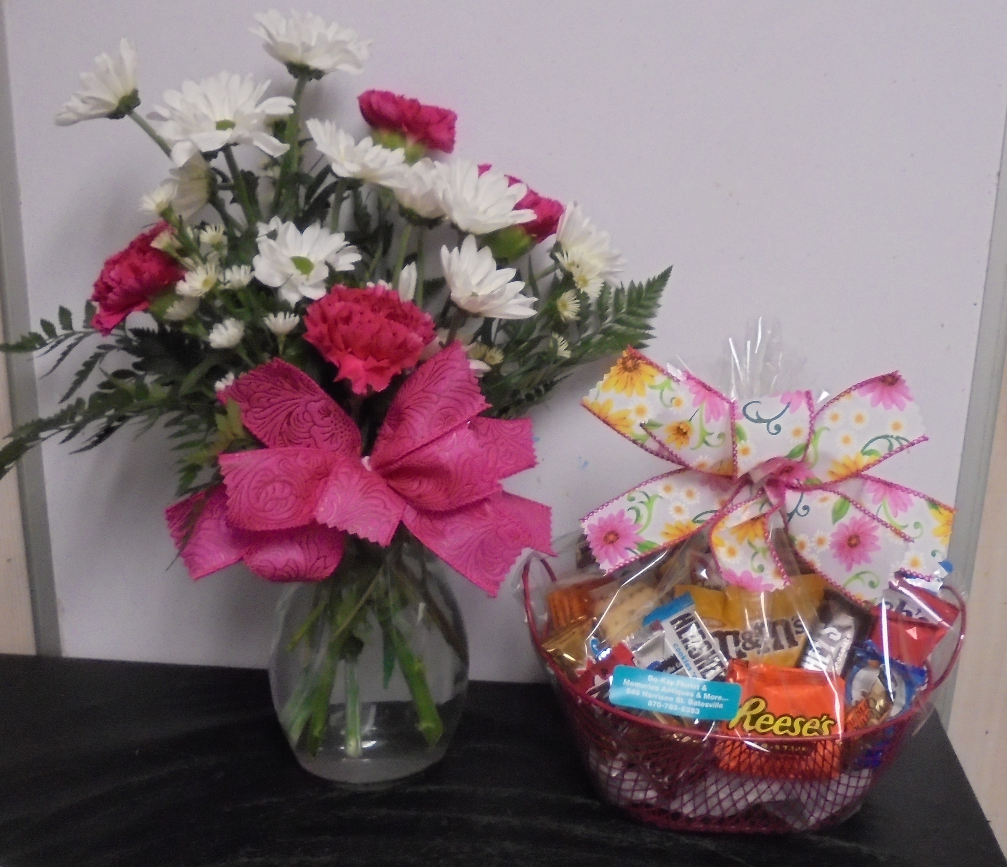 (2) "Fresh" Mix Vase & Goodie Basket
$65.00
(Colors May Vary)