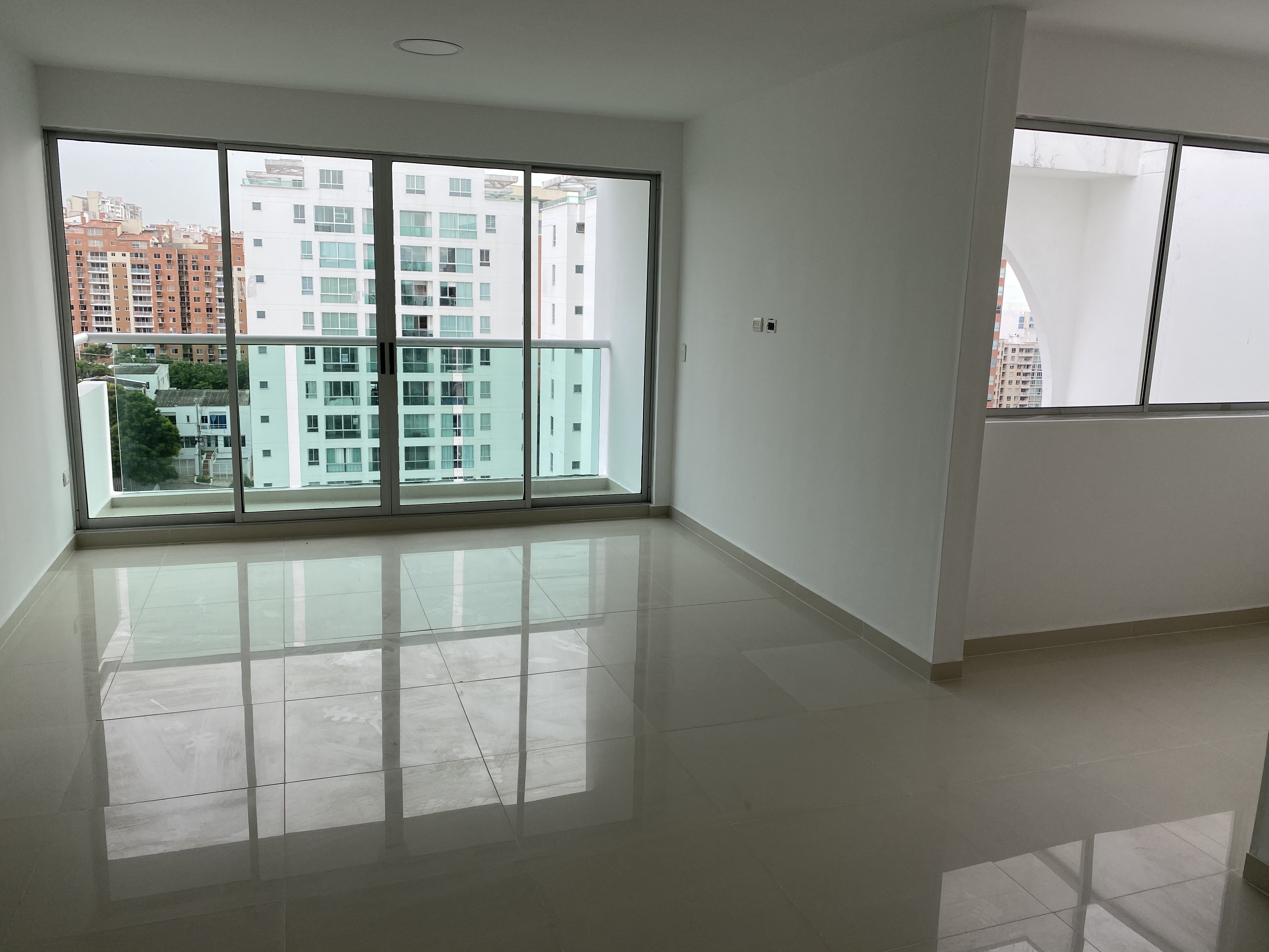 https://0201.nccdn.net/4_2/000/000/057/fca/sala-y-estudio.jpg