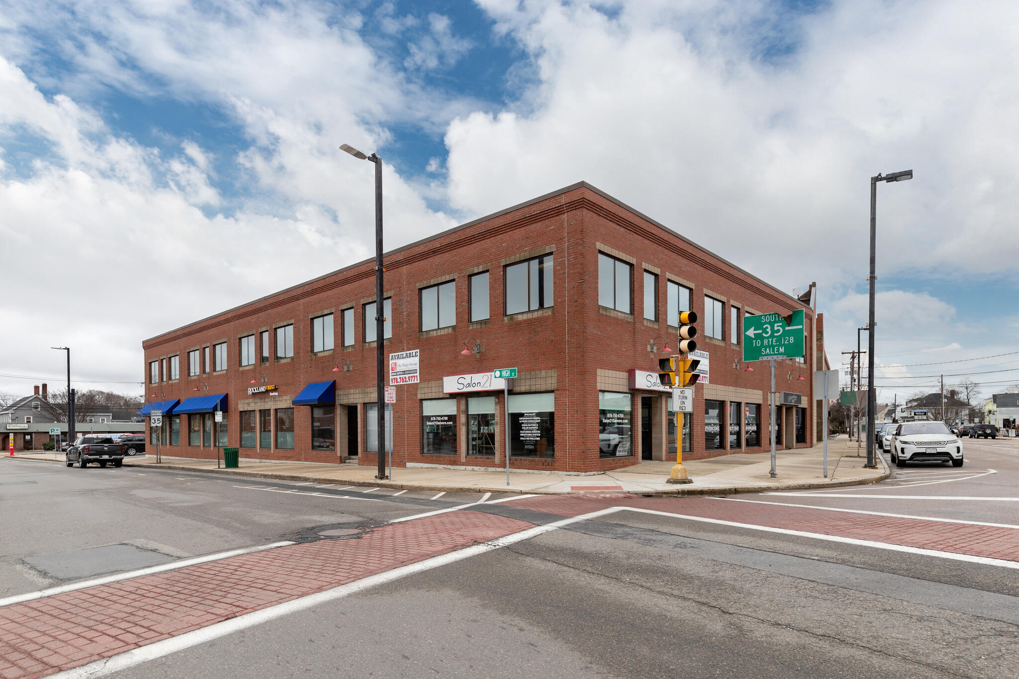 https://0201.nccdn.net/4_2/000/000/05a/a3f/10-elm-st-danvers-ma-01923-usa-039-032-front1-mls_size.jpg