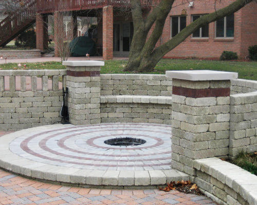 Circle kit beautifully crafted into the pool area