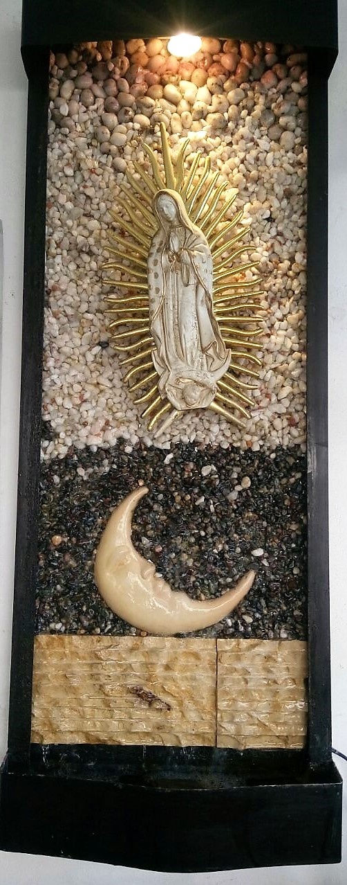 Fuente de pared, Virgen