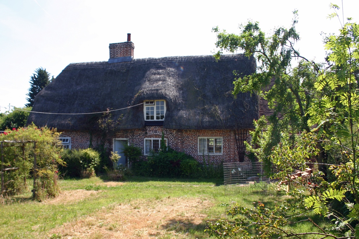 Hop Cottage, Kent
Alterations & extension to Grade 2 listed thatched cottage