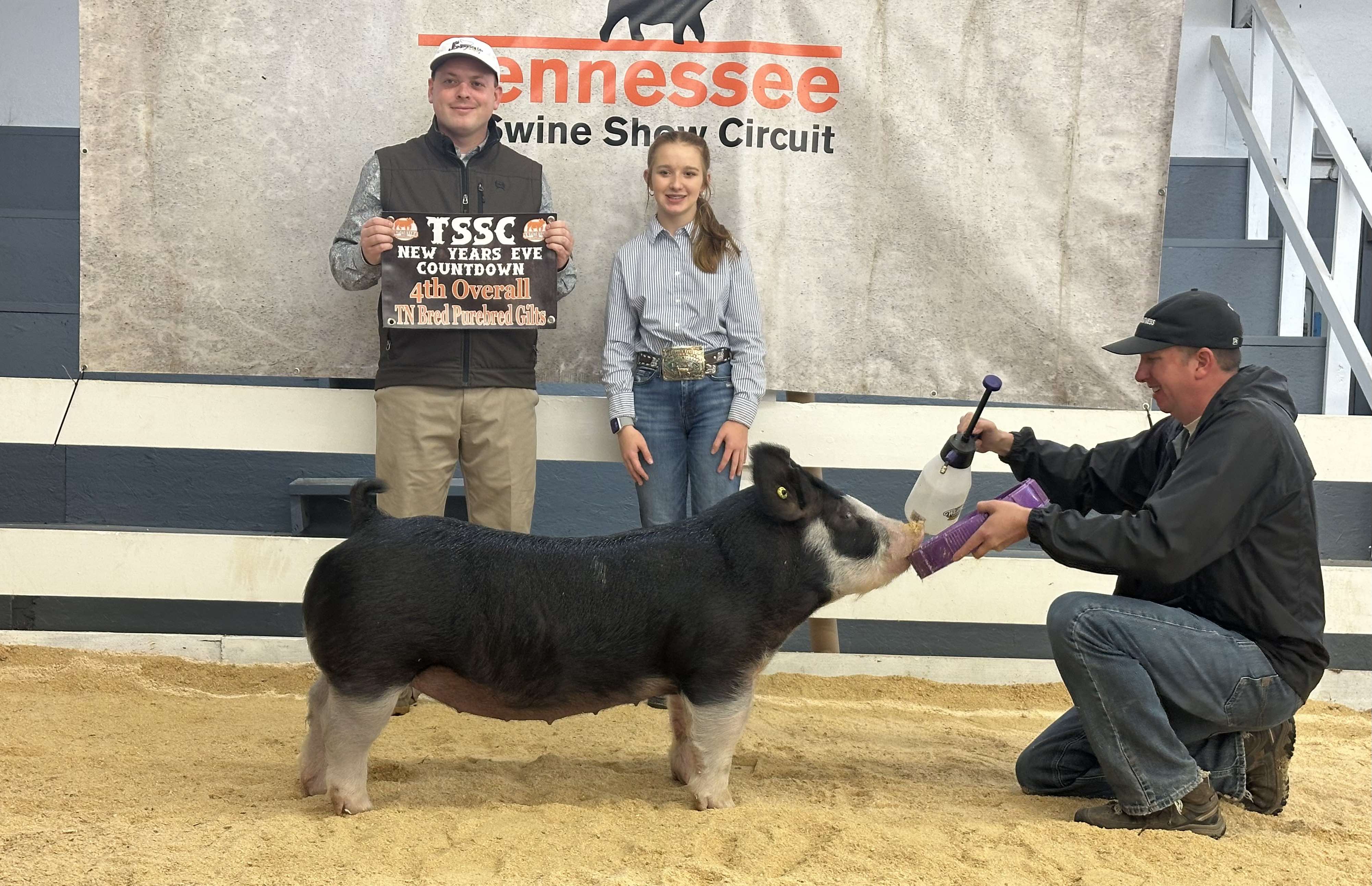 Baylee Brown
2024 New Year's Eve Countdown
Champion TN Bred Berkshire Gilt
4th Overall TN Bred Purebred Gilt