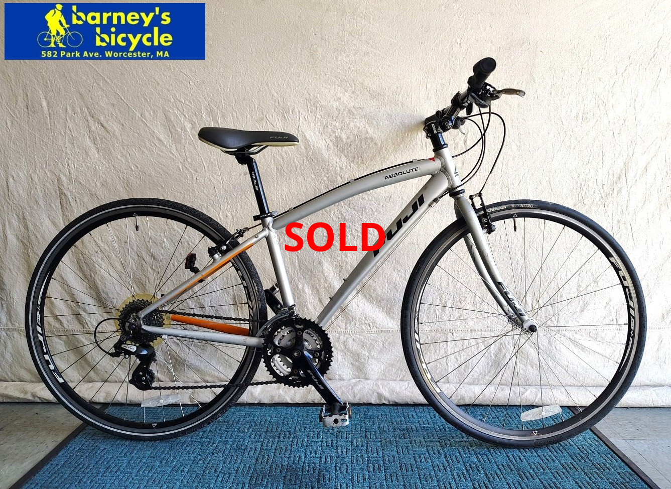 Fuji Absolute 3.0
Frame Size: 15" SM / Rider Height: 5'3-5'6
Price: $389.00 (Professionally Tuned)