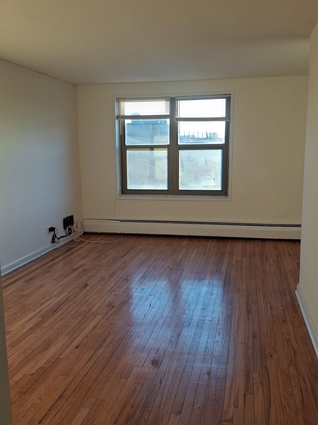 https://0201.nccdn.net/4_2/000/000/05a/a3f/vacant-one-bedroom-livingroom.jpg
